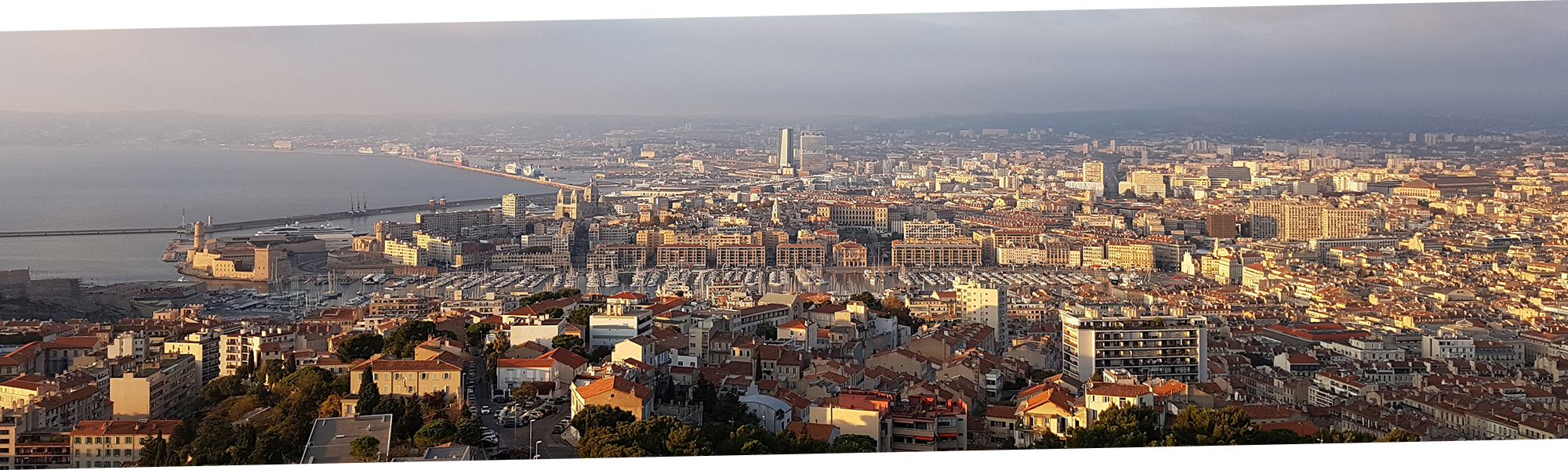 Photo panoramique de Marseille, zone à fort potentiel pour l’immobilier patrimonial, domaine rédactionnel d’expertise de Methys Patrimoine